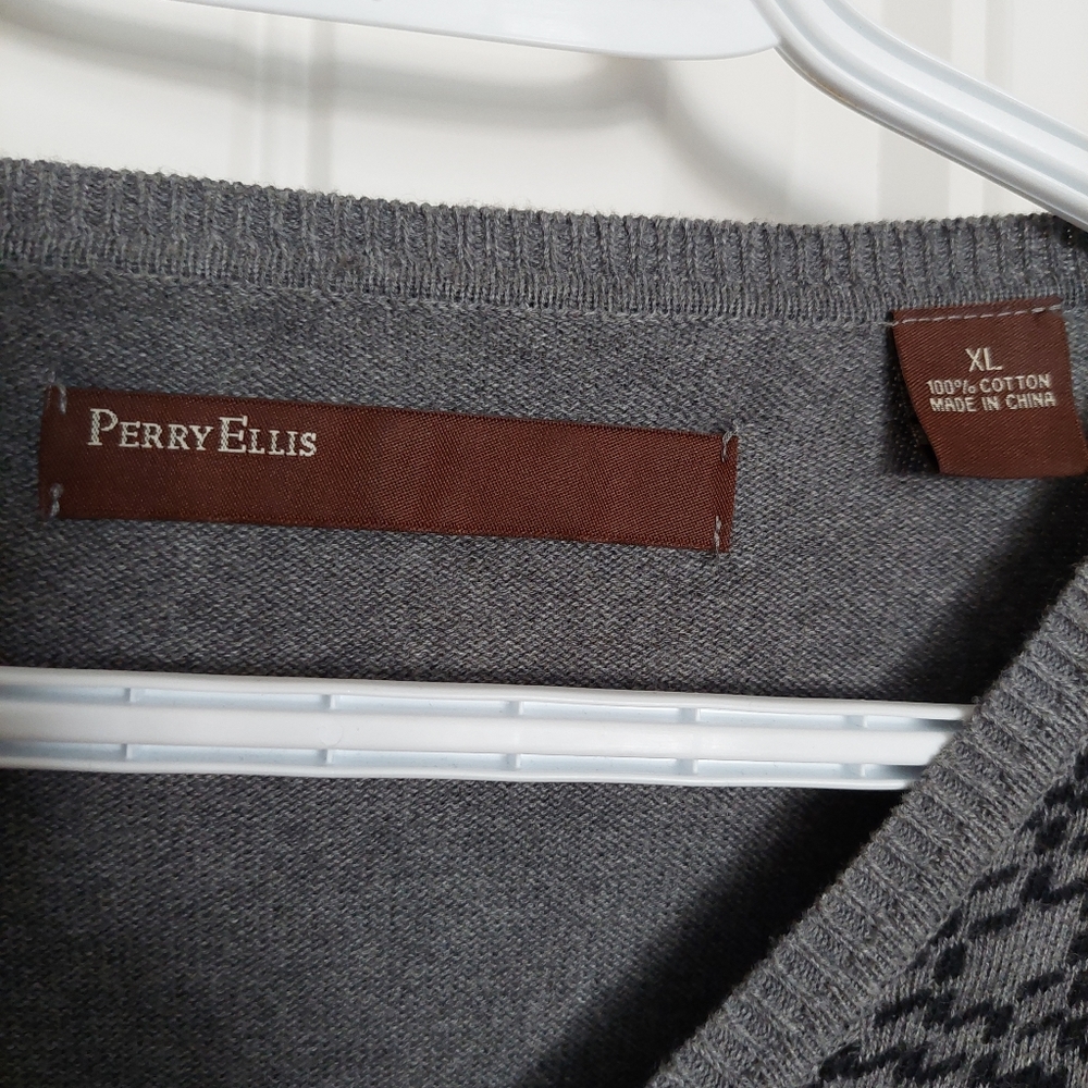 Perry Ellis - Men's knit pullover Sweater in Large